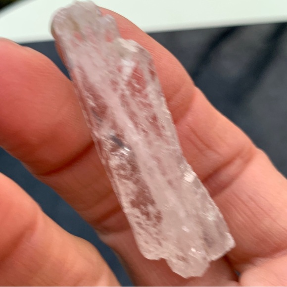 Faden Quartz: 66 Carats Specimen from Pakistan - Picture 9 of 14